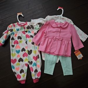 Brand new : Baby girl Carter's size 6 month outfits